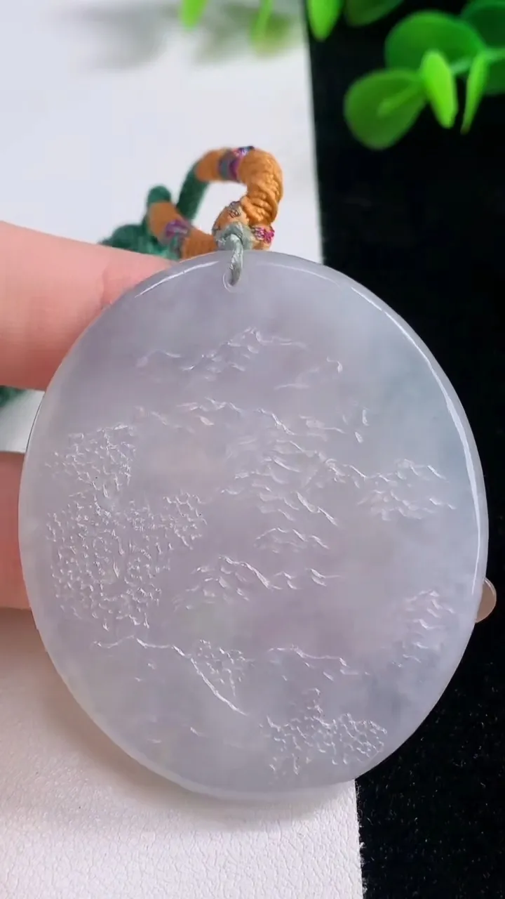 天然A货翡翠种白冰山水牌吊坠，尺寸54.5-46.7-5.8，重:38.61g
11月18日