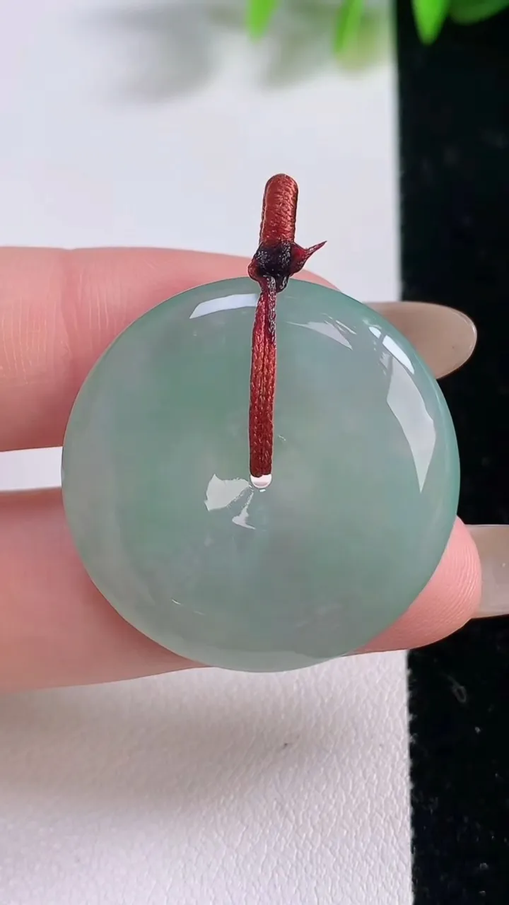 天然A货翡翠平安扣吊坠，尺寸29.2-5.7，重量:10.26g
11月18日