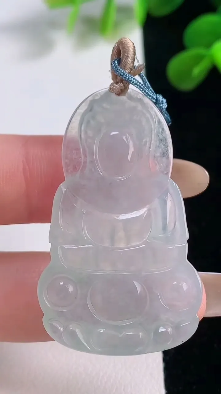 天然A货翡翠观音菩萨吊坠，尺寸43-26.3-3.9，重量:7.93g
11月18日