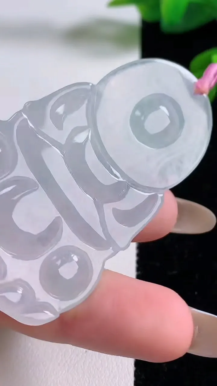 天然A货翡翠观音菩萨吊坠，尺寸60.6-37.6-5，重量:21.64g
11月18日