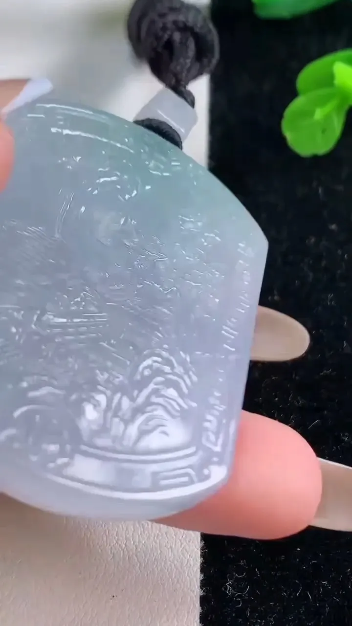 天然A货翡翠山水牌吊坠，尺寸53.5-40-5.8，重量:37.07g
11月18日