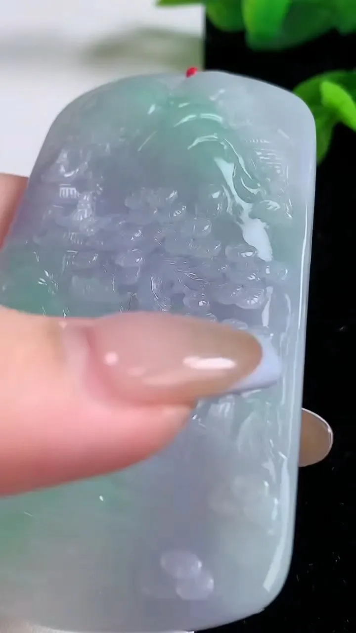 天然A货翡翠春带彩紫罗兰山水牌吊坠，尺寸75.5-45.8-6.4，重量:50.24g
11月18日