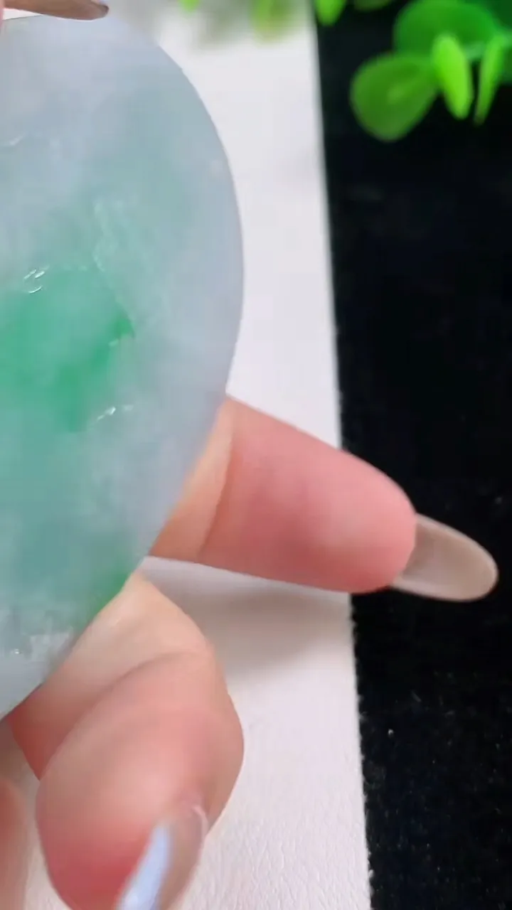 天然A货翡翠山水牌吊坠，尺寸66.3-45.8-10.2，重:62.55g
11月18日