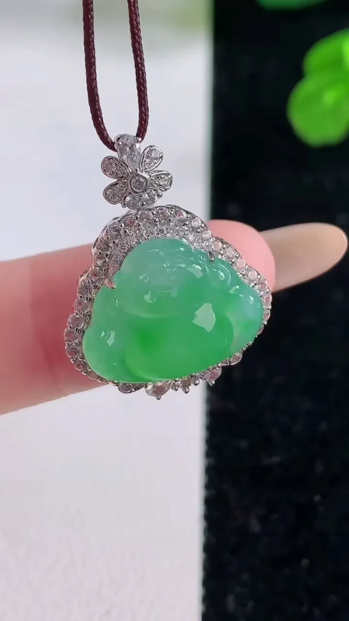 天然A货翡翠佛公吊坠，尺寸22.6-18.2-7.7，裸石12-15重量:2.90g
11月18日