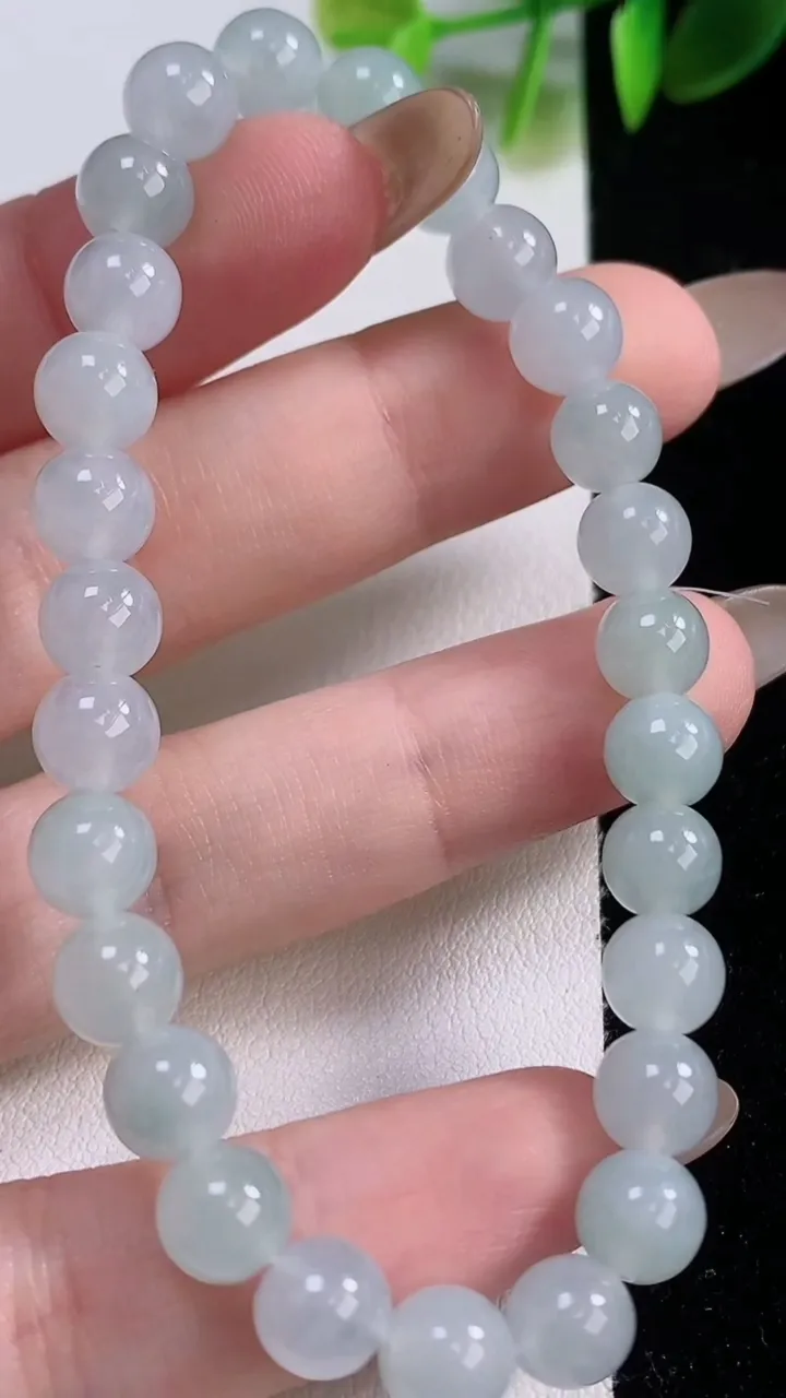 天然A货翡翠圆珠手串，尺寸7.5-27颗，重量:16.04g11月18日
工厂直销收藏佳品,种好水足，色泽均匀，有种有色，上手高大气！