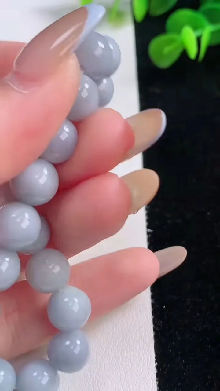 天然A货翡翠紫罗兰圆珠手串，尺寸9.2-20颗，重:27.02g11月18日
工厂直销收藏佳品,种好水足，色泽均匀，有种有色，上手高大气！