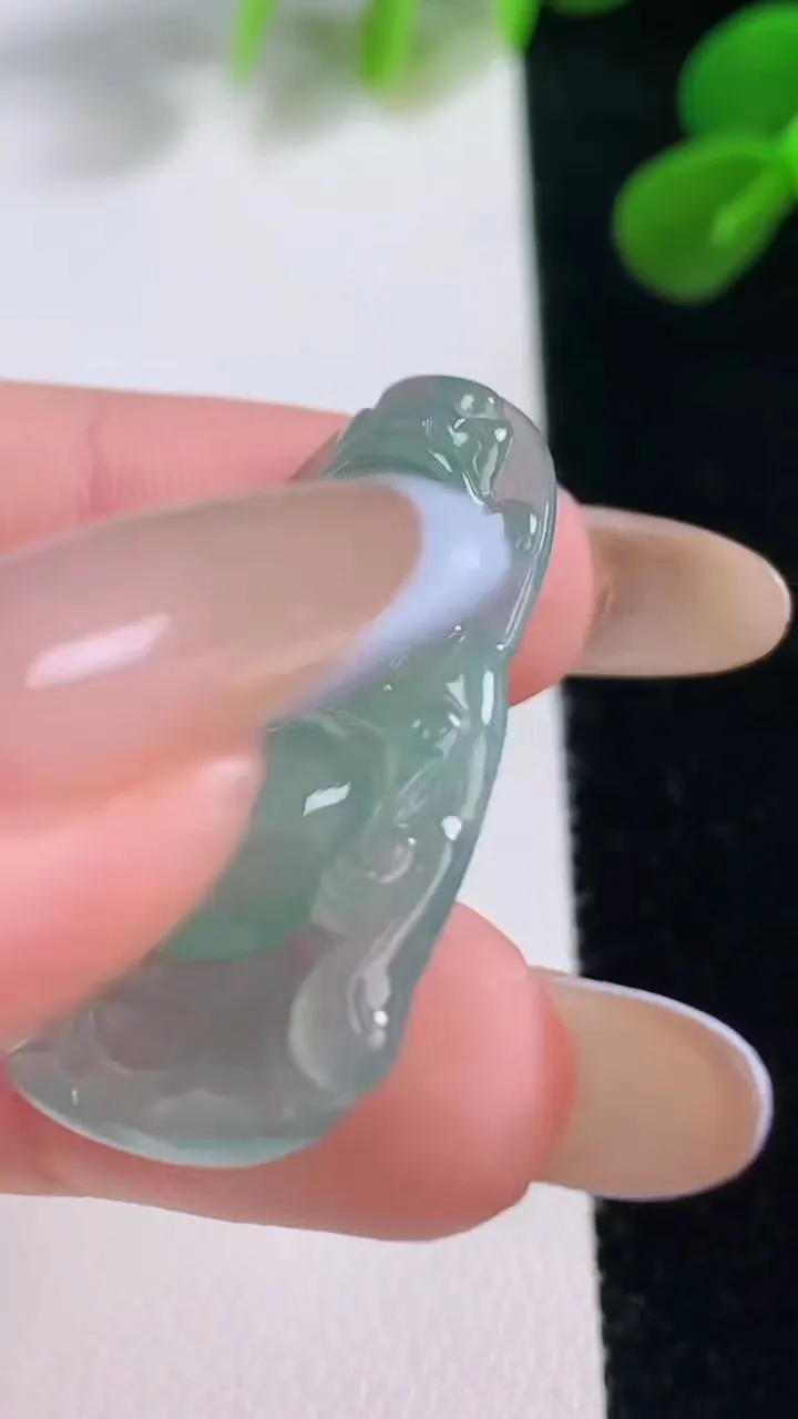 天然A货翡翠财神爷吊坠，尺寸34.6-18.3-3.9，重量:4.79g
11月18日