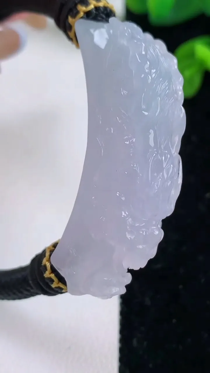 天然A货翡翠龙头手绳，尺寸47.6-12-14.7，重量:32.51g
11月18日