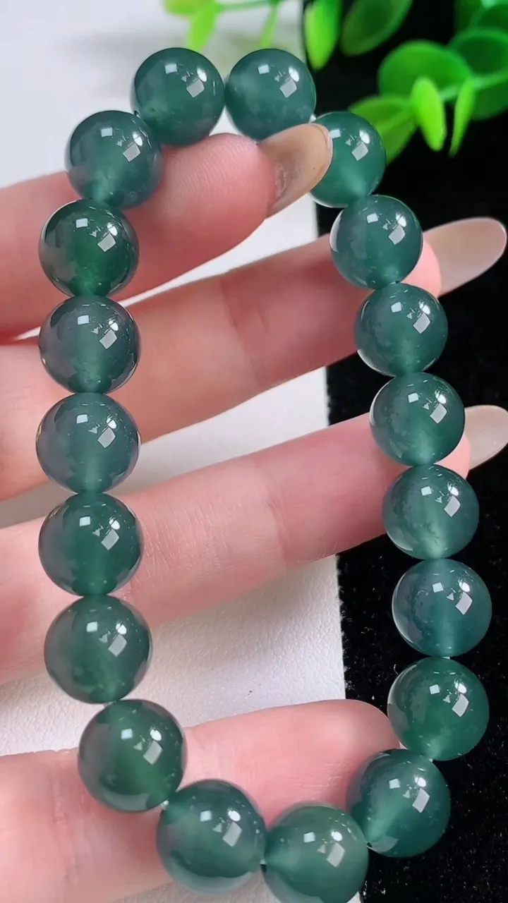 天然A货翡翠圆珠手串，尺寸10-19颗，重:33.05g11月18日
工厂直销收藏佳品,种好水足，色