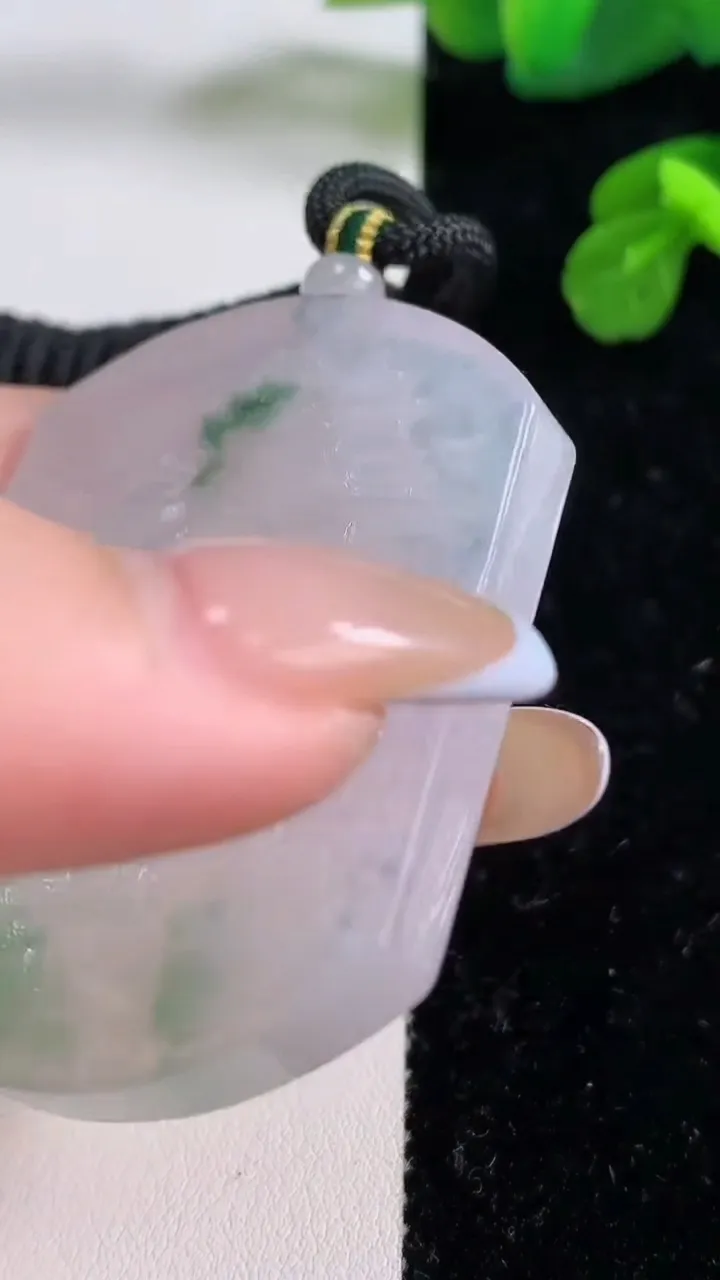 天然A货翡翠山水牌吊坠，尺寸51.3-41-5.3，重量:35.26g
11月18日