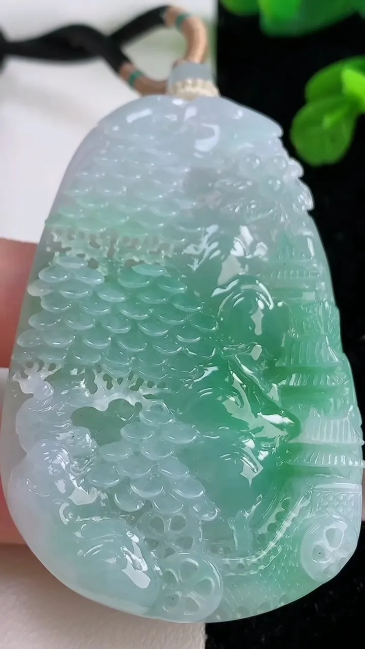 天然A货翡翠山水牌吊坠，尺寸62.3-42-9，重量:55.07g
11月18日