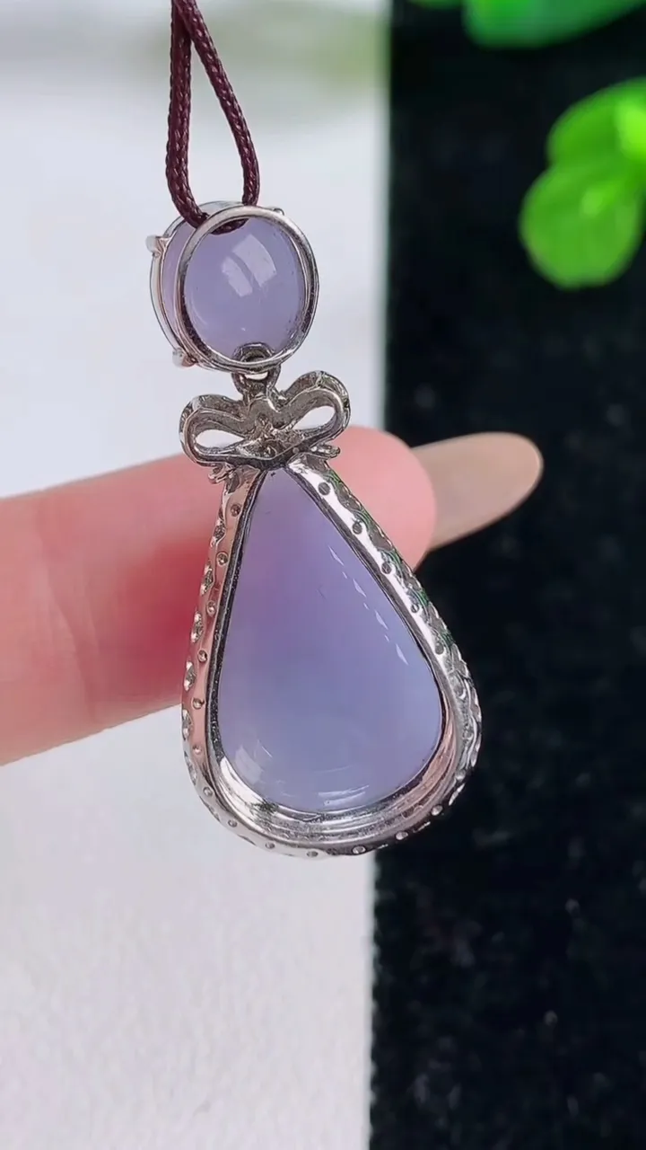 天然A货翡翠18K金紫罗兰水滴吊坠，尺寸32.6-14.7-8.4，裸石18-11.3重量:4.23g
11月18日