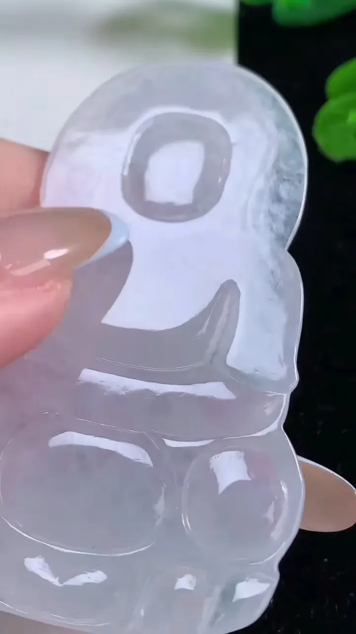 天然A货翡翠观音菩萨吊坠，尺寸70-44-5.3，重量:29.02g
11月18日