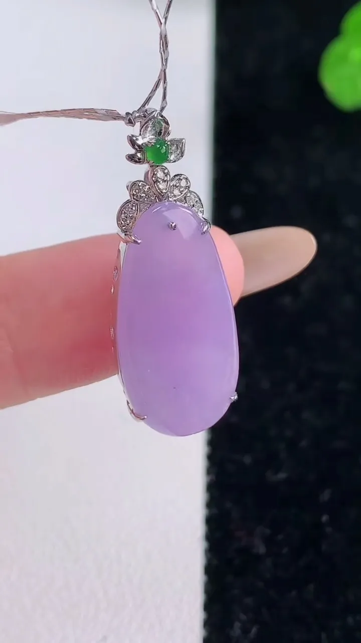 天然A货翡翠18K金紫罗兰福瓜吊坠，尺寸27.5-20.2-10-5.6，重量:2.33g
11月1