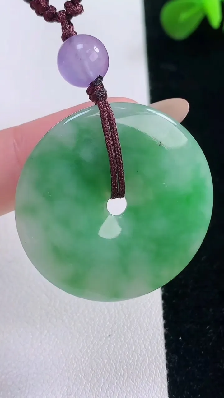 天然A货翡翠平安扣吊坠，尺寸33.8-4.5，重:6.58g
11月18日