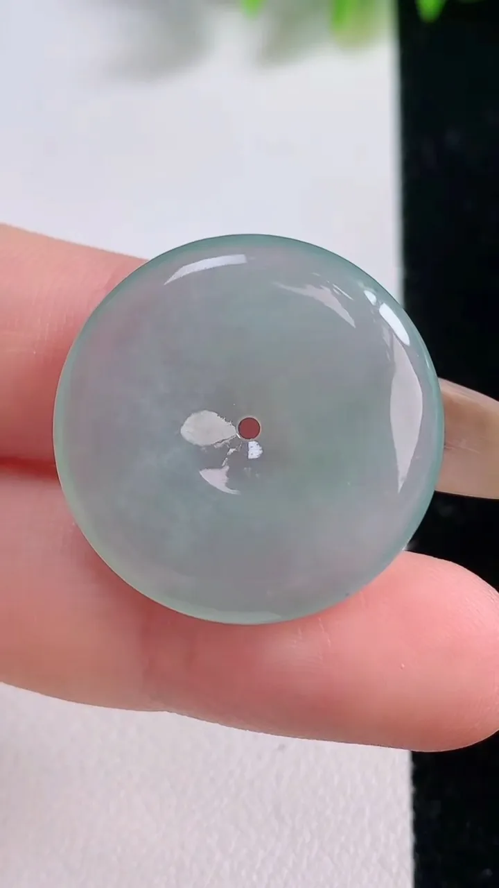 天然A货翡翠平安扣吊坠，尺寸25-4.2，重量:5.78g
11月18日