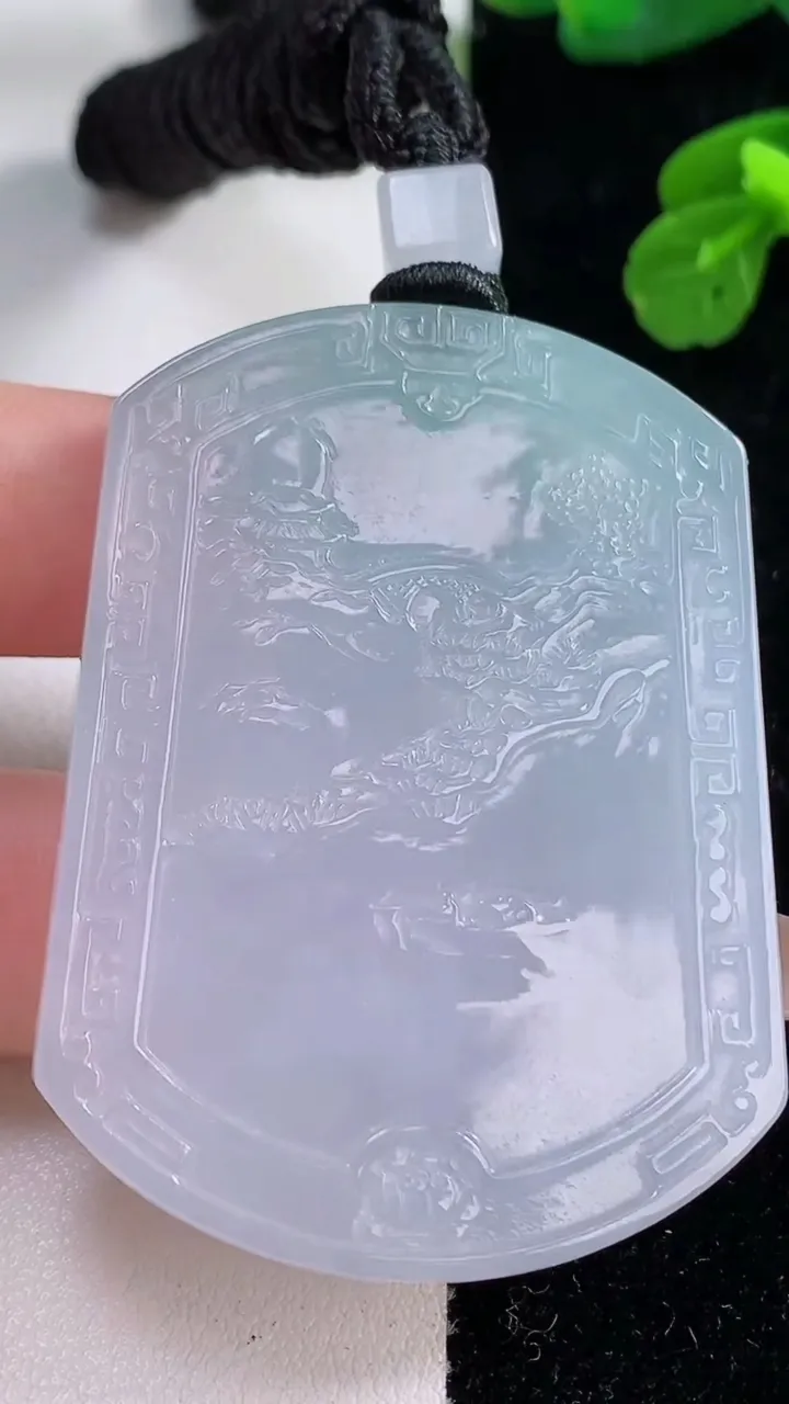 天然A货翡翠山水牌吊坠，尺寸53.5-40-5.8，重量:37.07g
11月18日