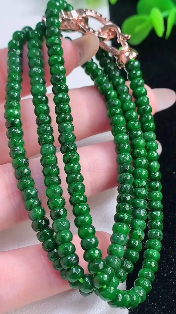 天然A货翡翠算盘珠项链，尺寸4.3，重:22.96g11月18日
工厂直销收藏佳品,种好水足，色泽均匀，有种有色，上手高大气！