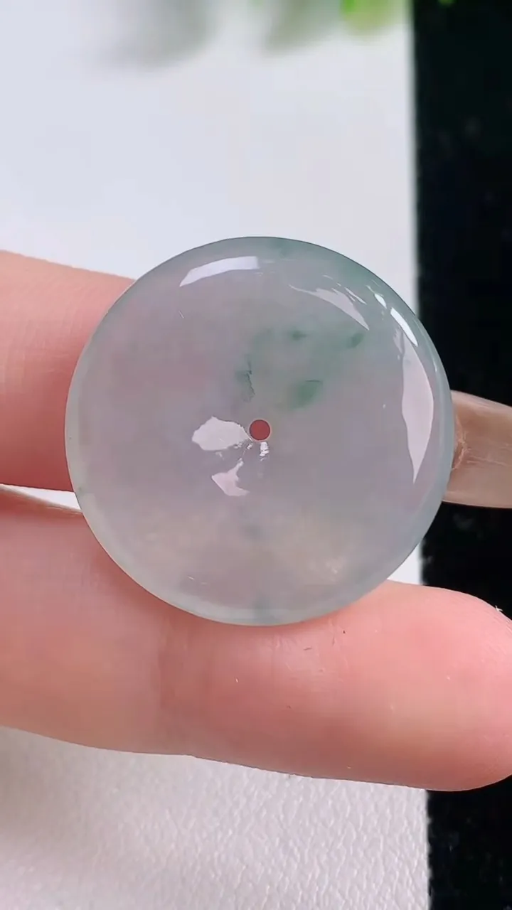 天然A货翡翠冰种飘花平安扣吊坠，尺寸25-4.8，重量:6.50g
11月18日