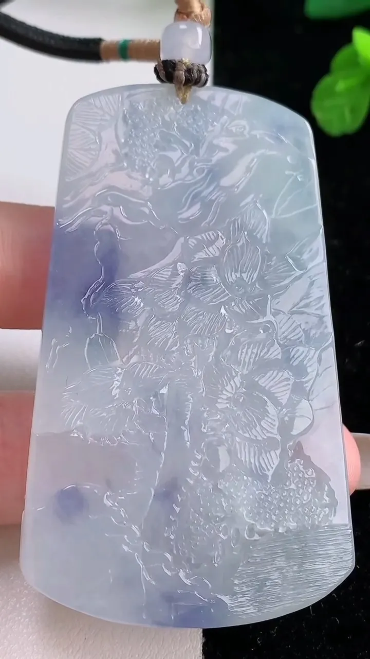 天然A货翡翠种紫罗兰山水牌吊坠，尺寸65.5-38.2-5.6，重量:38.70g
11月18日