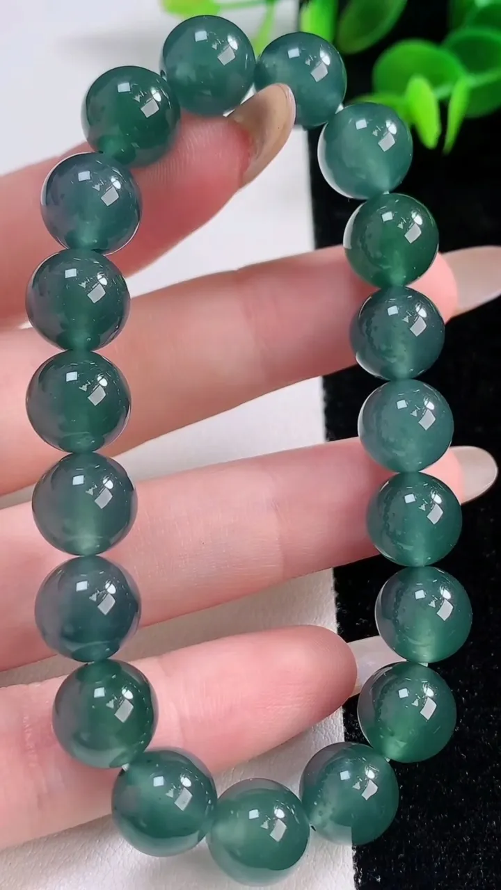 天然A货翡翠圆珠手串，尺寸10-19颗，重:33.05g11月18日
工厂直销收藏佳品,种好水足，色泽均匀，有种有色，上手高大气！