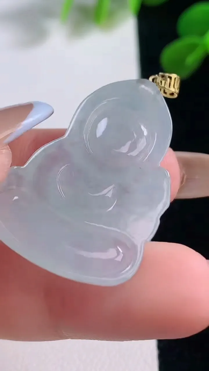 天然A货翡翠种白冰观音菩萨吊坠，尺寸31.8-23.4-4.9，重量:6.43g
11月18日