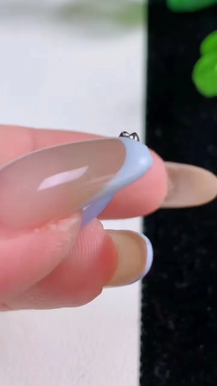 天然A货翡翠18K金紫罗兰平安环吊坠，尺寸21.6-5.2，重量:5.08g
11月18日