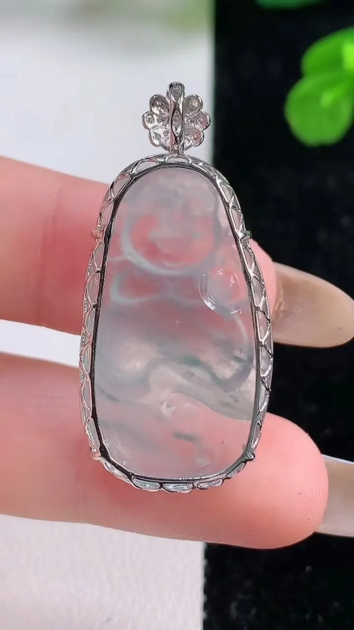 天然A货翡翠种飘花布袋佛吊坠，尺寸30.8-16.3-5.5，重量:4.65g
11月18日