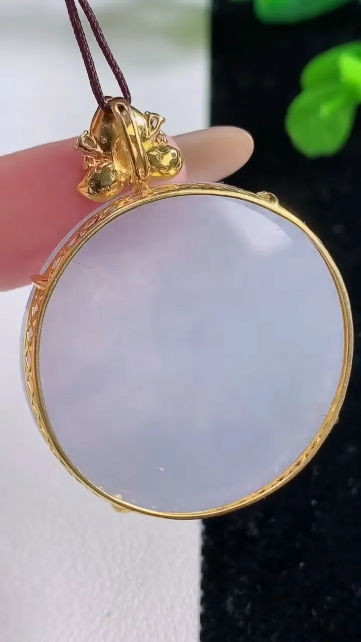 天然A货翡翠18K金紫罗兰无事牌吊坠，尺寸32.5-7，重量:14.28g
11月18日