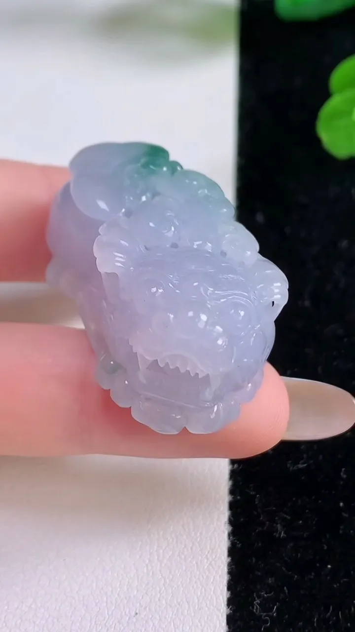 天然A货翡翠冰种紫罗兰飘花貔貅吊坠，尺寸38.4-20.5-17，重量:29.66g
11月18日