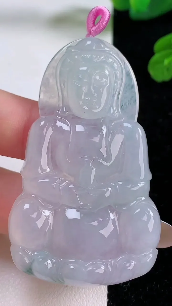 天然A货翡翠冰种飘花观音菩萨吊坠，尺寸59.3-36-4.9，重量:20.77g
11月18日