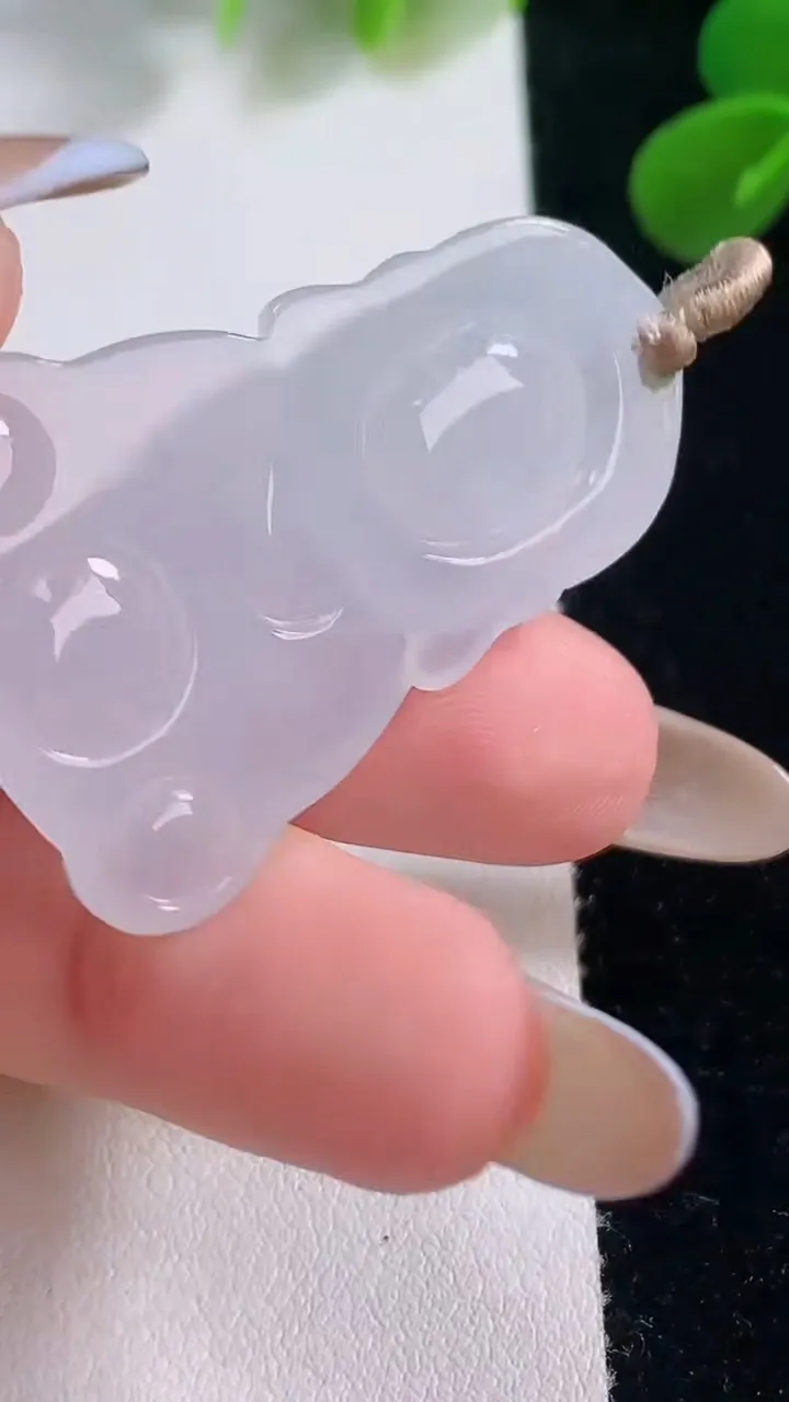 天然A货翡翠宝宝佛吊坠，尺寸40.4-27.2-5.7，重量:11.70g
11月18日