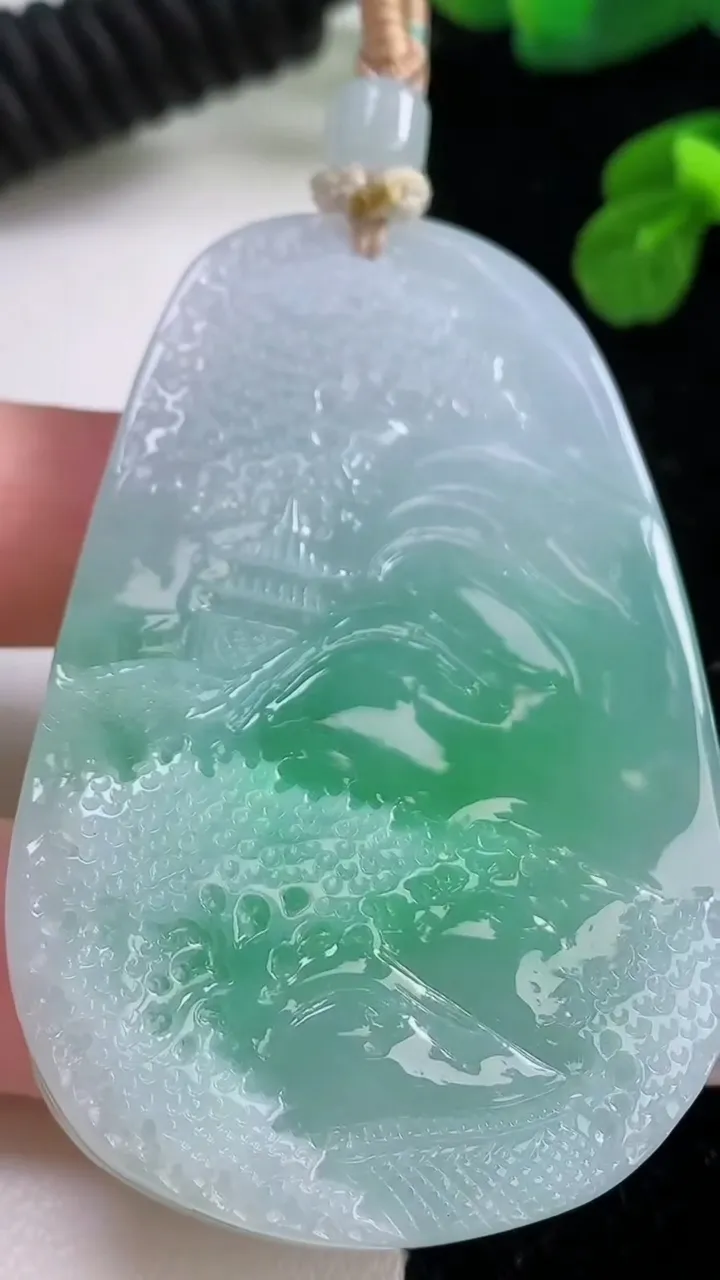 天然A货翡翠山水牌吊坠，尺寸62.3-42-9，重量:55.07g
11月18日