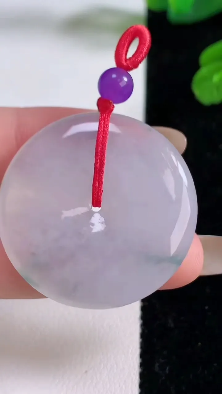 天然A货翡翠冰种飘花平安扣吊坠，尺寸34.3-5.8，重量:15.68g
11月18日