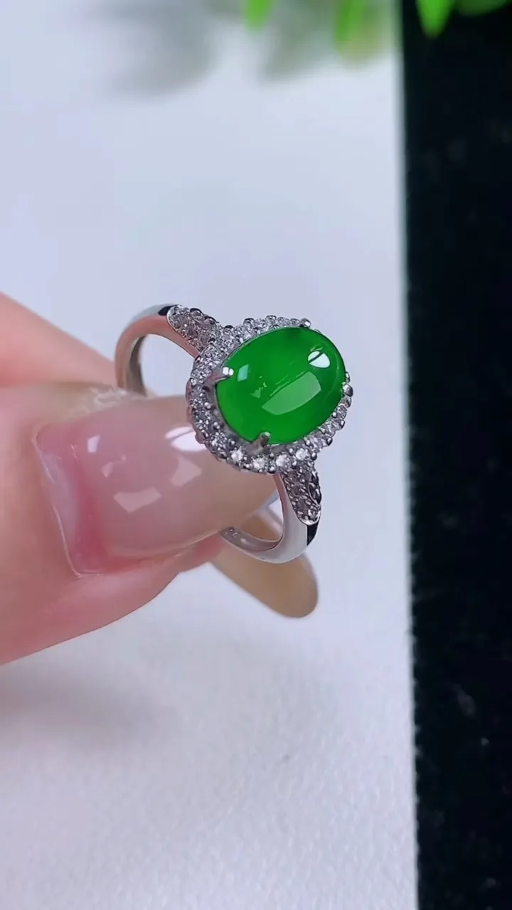 天然A货翡翠蛋面戒指，尺寸8.5-6.5-6，重量:2.25g2025年11月18日
工厂直销收藏佳