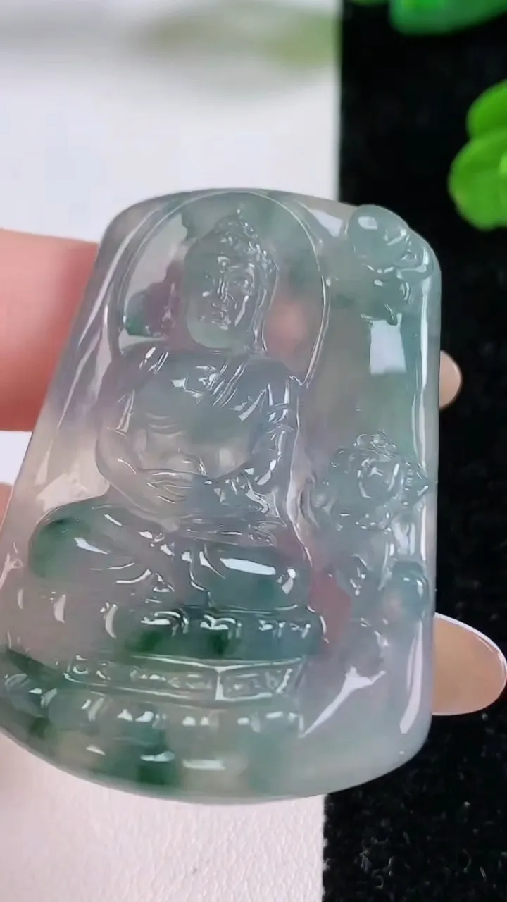 天然A货翡翠冰种飘花大日如来吊坠，尺寸47.7-34-5.5，重量:19.30g
11月18日