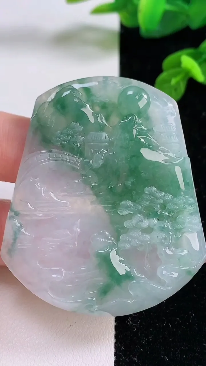 天然A货翡翠山水牌吊坠，尺寸55.5-47.4-6.3，重量:31.19g
11月18日