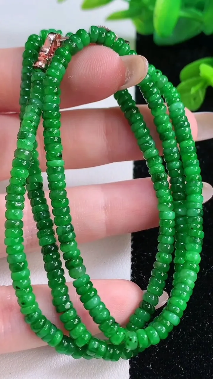 天然A货翡翠算盘珠项链，尺寸3.6-2-268颗，重量:20.82g11月18日
工厂直销收藏佳品,