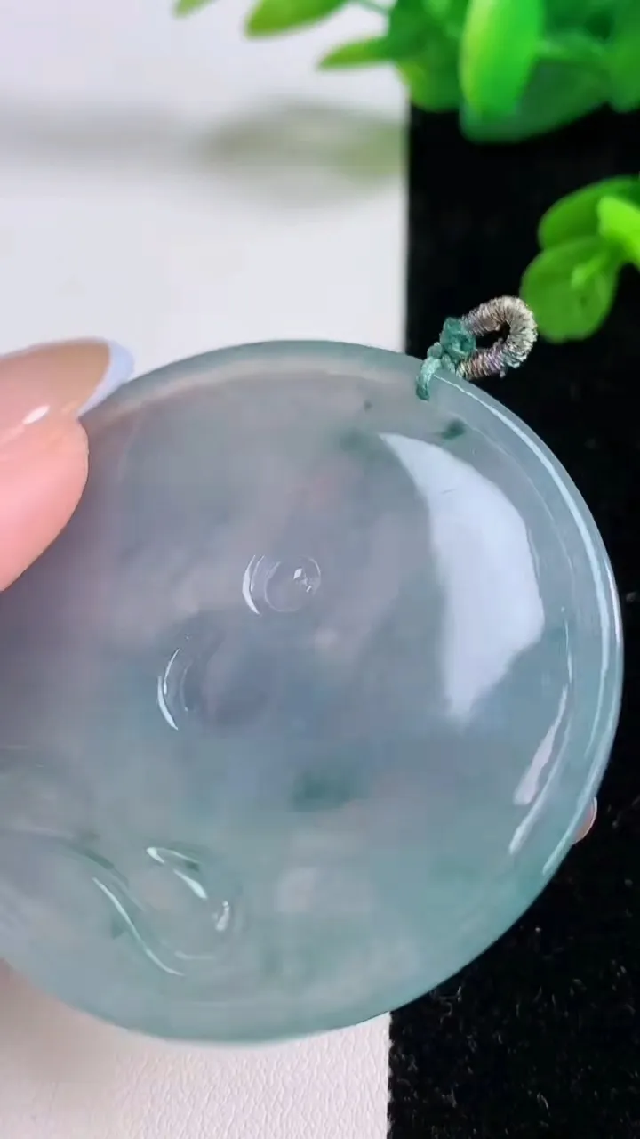 天然A货翡翠冰种紫罗兰千手观音吊坠，尺寸53-5.3，重量:31.89g
11月18日