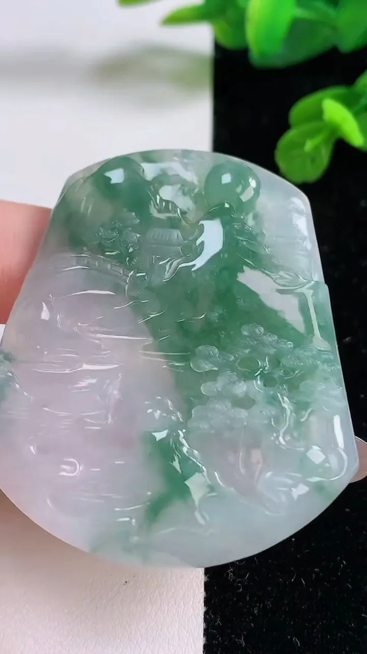 天然A货翡翠山水牌吊坠，尺寸55.5-47.4-6.3，重量:31.19g
11月18日