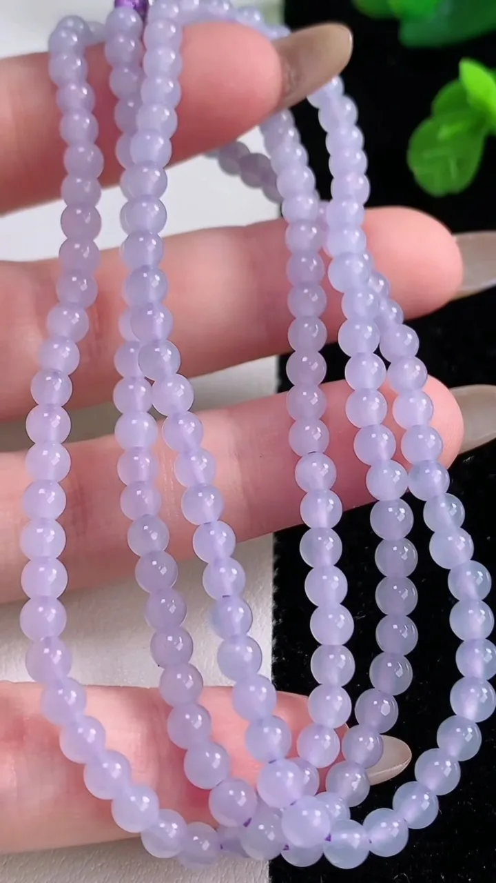 天然A货翡翠紫罗兰小米珠项链，尺寸3.8-158颗，重量:18.54g11月18日
工厂直销收藏佳品,种好水足，色泽均匀，有种有色，上手高大气！