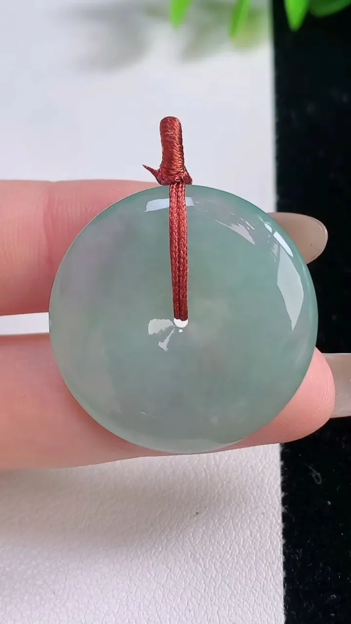 天然A货翡翠平安扣吊坠，尺寸29.2-5.7，重量:10.26g
11月18日