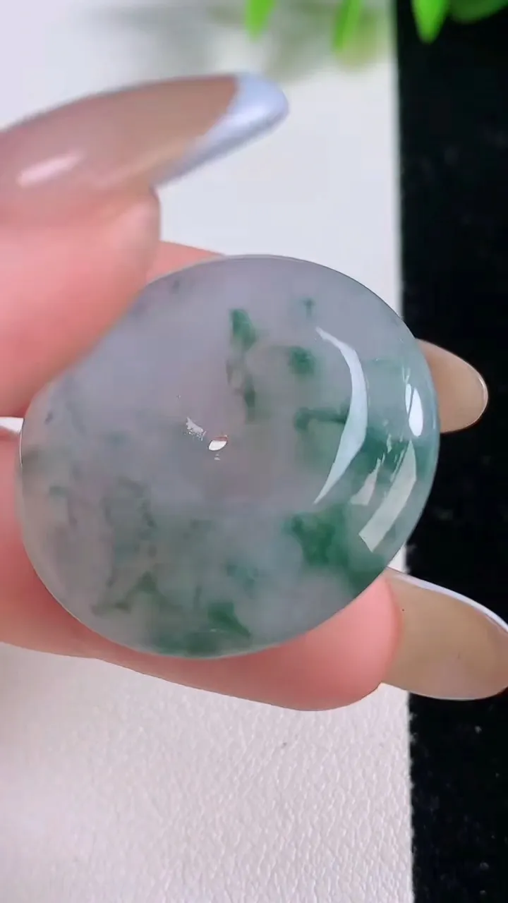 天然A货翡翠冰种飘花平安扣吊坠，尺寸30.5-6，重量:11.77g
11月18日