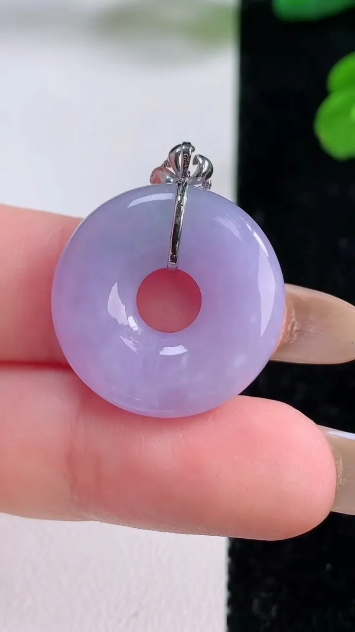 天然A货翡翠18K金紫罗兰平安环吊坠，尺寸21.6-5.2，重量:5.08g
11月18日