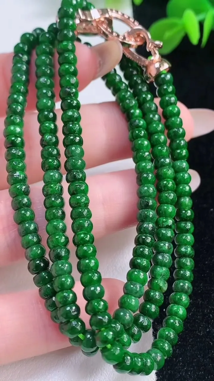 天然A货翡翠算盘珠项链，尺寸4.3，重:22.96g11月18日
工厂直销收藏佳品,种好水足，色泽均匀，有种有色，上手高大气！