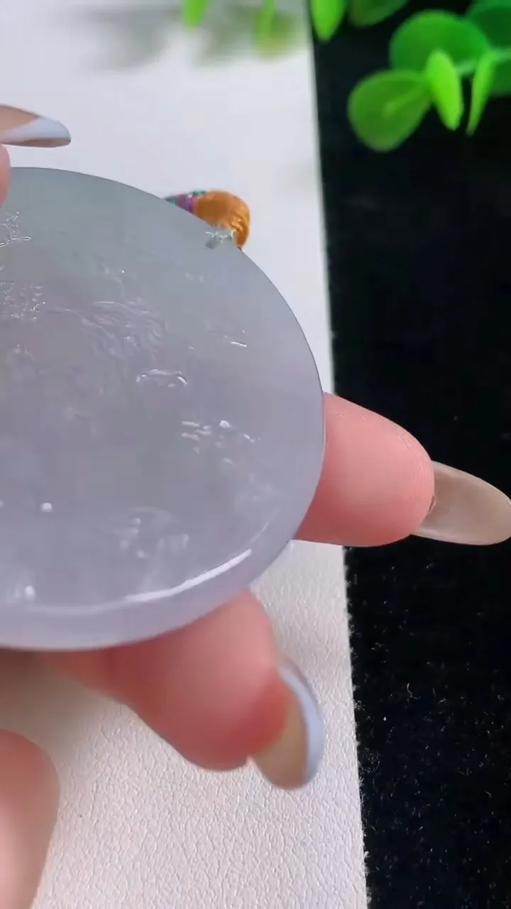 天然A货翡翠种白冰山水牌吊坠，尺寸54.5-46.7-5.8，重:38.61g
11月18日