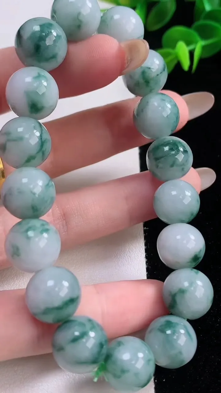 天然A货翡翠飘花圆珠手串，尺寸12-17颗，重:52.18g11月18日
工厂直销收藏佳品,种好水足