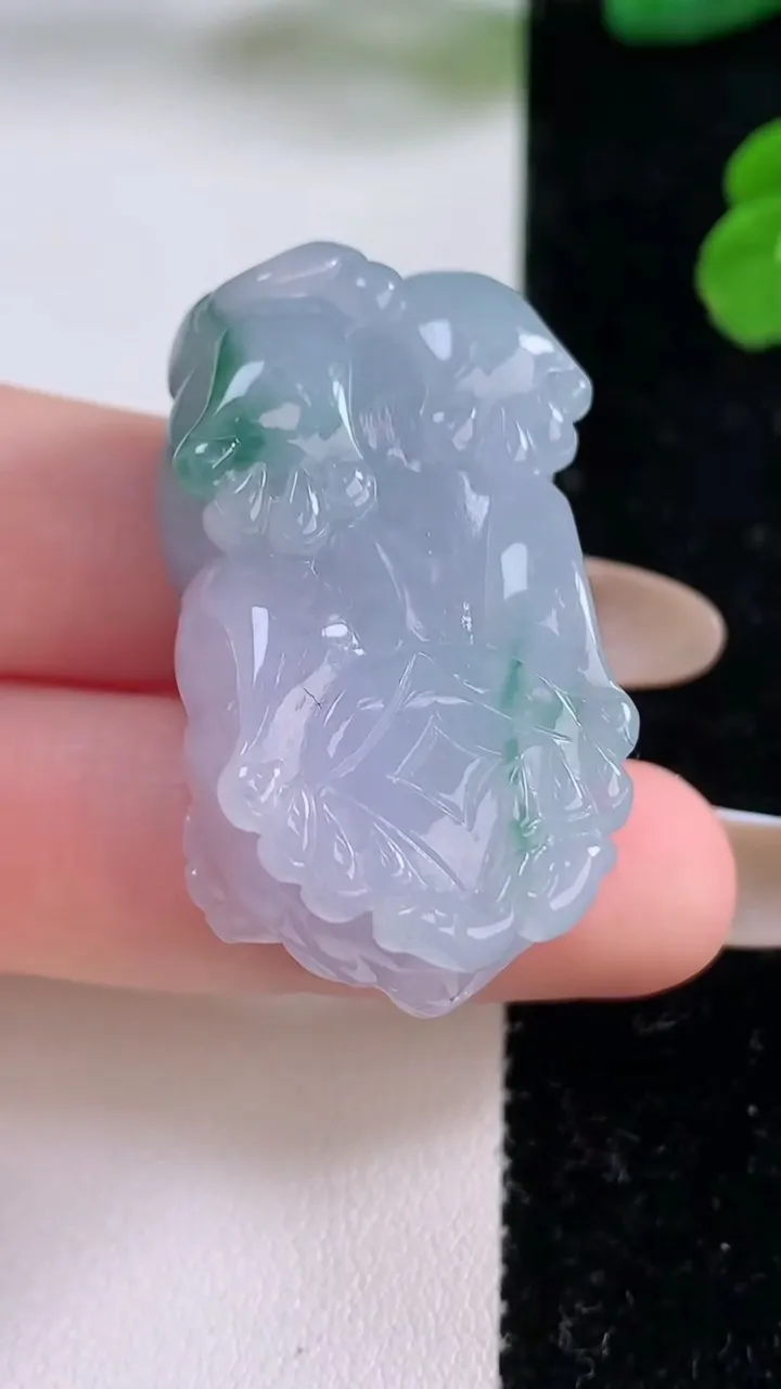天然A货翡翠冰种紫罗兰飘花貔貅吊坠，尺寸38.4-20.5-17，重量:29.66g
11月18日