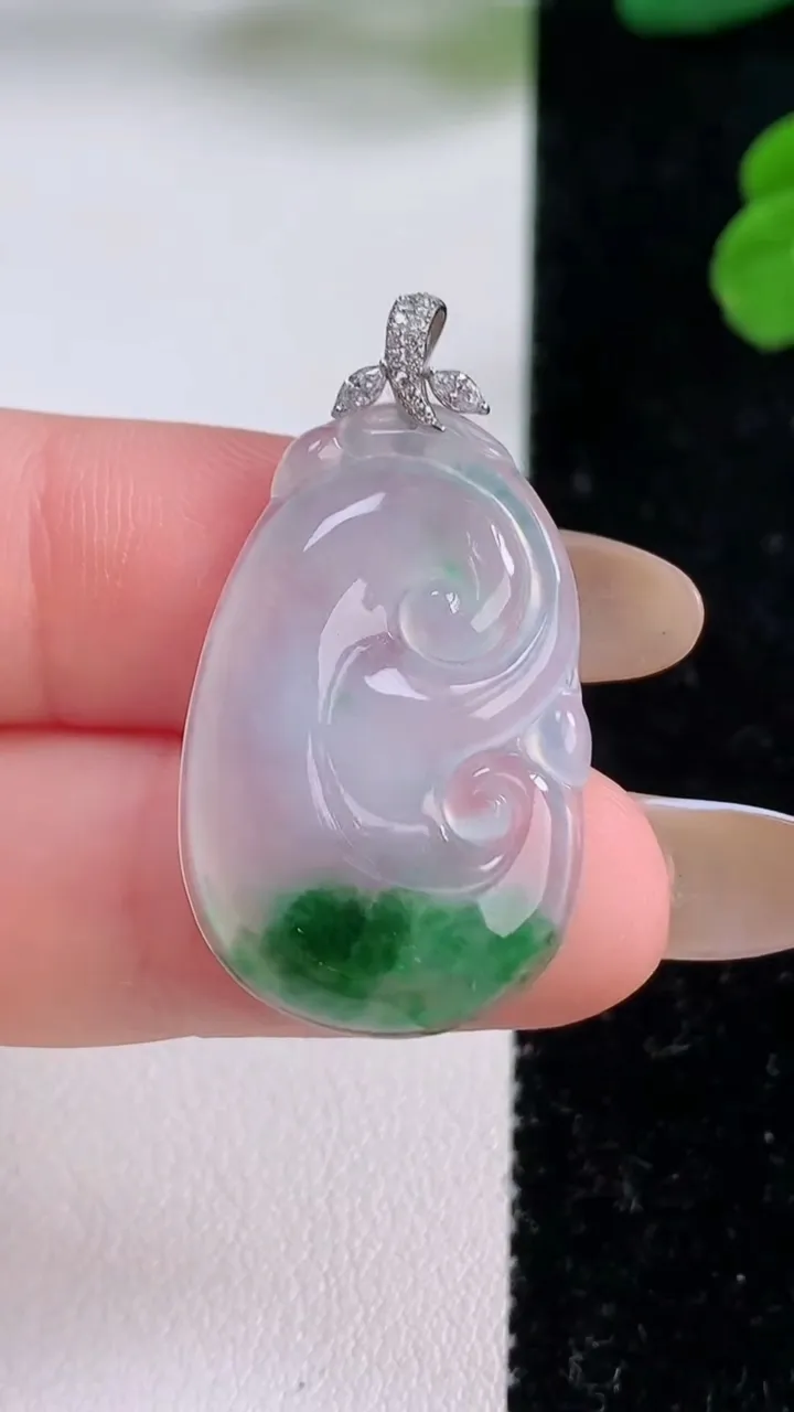 天然A货翡翠如意吊坠，尺寸28.8-18-3.8，重量:3.94g
11月18日
