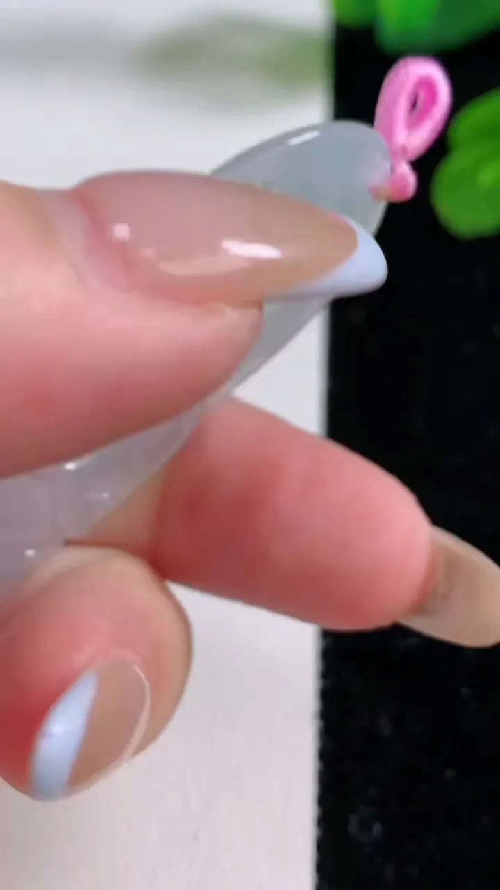 天然A货翡翠冰种飘花观音菩萨吊坠，尺寸59.3-36-4.9，重量:20.77g
11月18日